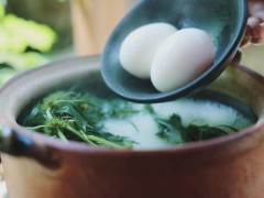 益母草鹑蛋汤：调经活血、消肿利水